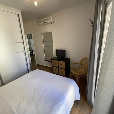 Triana Apartment *
